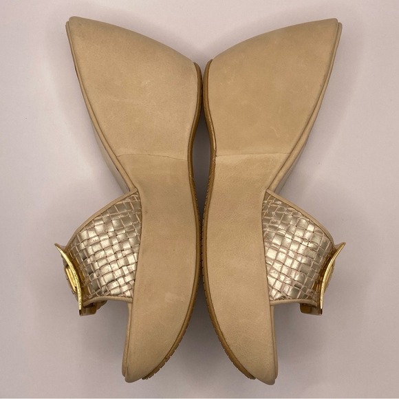 Stuart Weitzman Shoes Womens Size 8.5 Beige Gold Wedge Sandals Slides Buckle - Picture 9 of 15